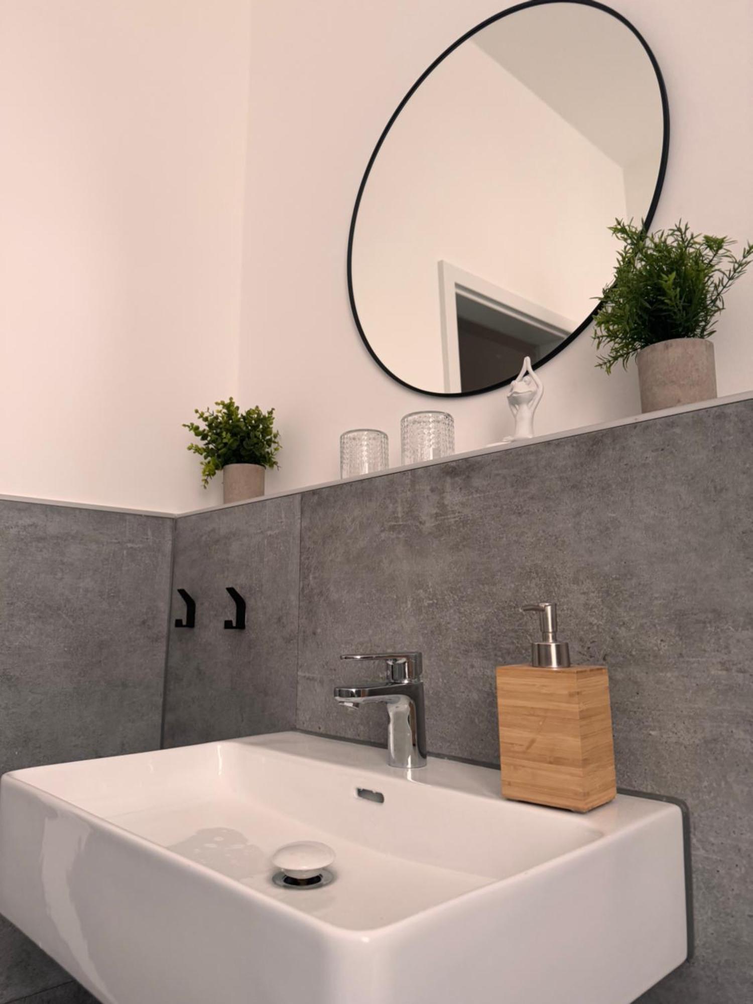 Studio Apartment Im Zentrum Mit Parkplatz & Neuem Badezimmer Magdeburg Zewnętrze zdjęcie